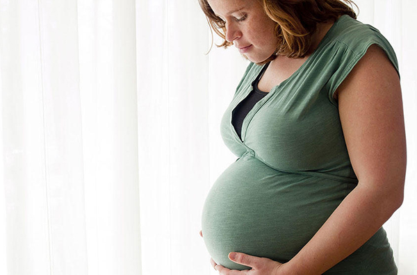 عوامل ایجاد نفخ شکم در دوران بارداری و درمان آن