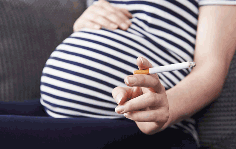 عوارض سیگار کشیدن در بارداری را جدی بگیرید